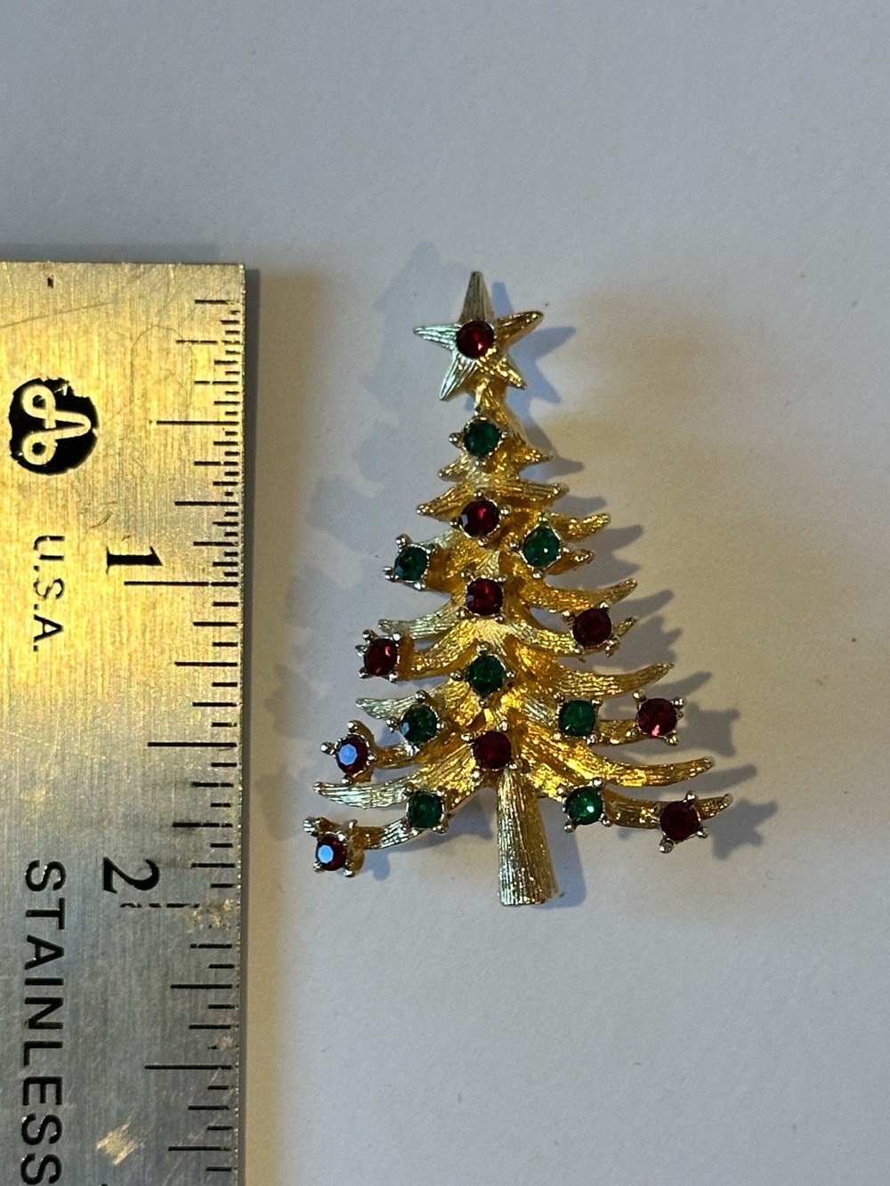 Vintage MYLU Christmas Tree Brooch Pin 2" Tall Goldtone with Rhinestones - Picture 3 of 7